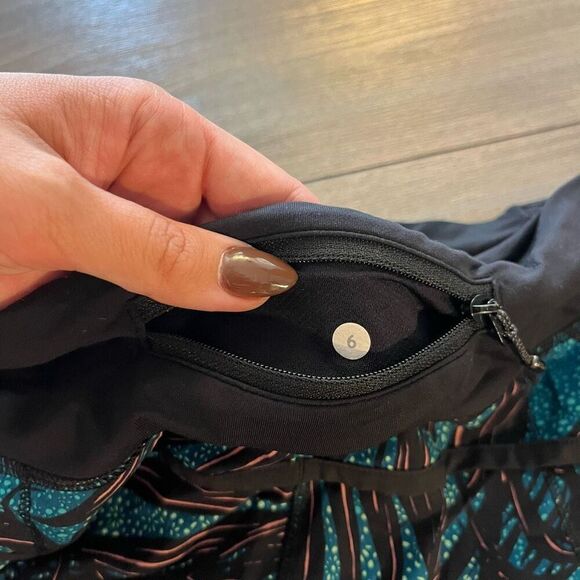 Lululemon Black Pattern Athletic Workout Shorts Women 6 - Picture 5 of 5